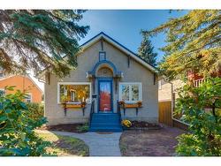 729 18 Avenue NW Calgary, AB T2M 0V2