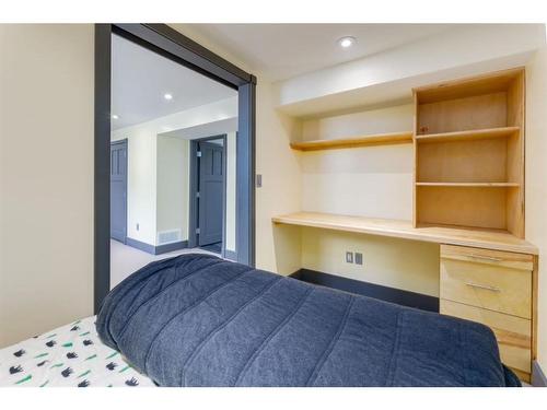 729 18 Avenue Nw, Calgary, AB - Indoor Photo Showing Bedroom