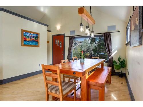 729 18 Avenue Nw, Calgary, AB - Indoor Photo Showing Dining Room