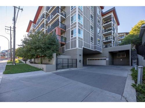 229-510 Edmonton Trail Ne, Calgary, AB - Outdoor With Facade