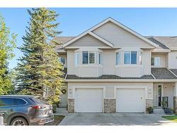 35 Royal Oak Gardens NW Calgary, AB T3G 5S5