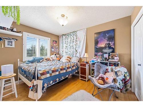 35 Royal Oak Gardens Nw, Calgary, AB - Indoor Photo Showing Bedroom