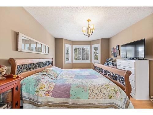 35 Royal Oak Gardens Nw, Calgary, AB - Indoor Photo Showing Bedroom