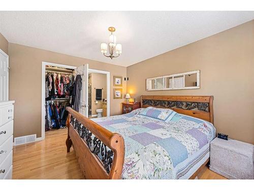 35 Royal Oak Gardens Nw, Calgary, AB - Indoor Photo Showing Bedroom