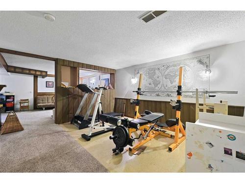 627 78 Avenue Nw, Calgary, AB - Indoor Photo Showing Gym Room