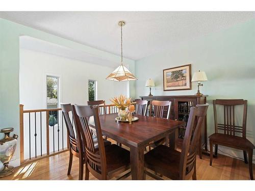 627 78 Avenue Nw, Calgary, AB - Indoor Photo Showing Dining Room