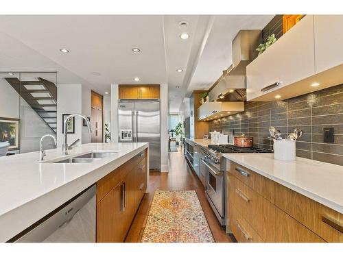 2142 28 Avenue Sw, Calgary, AB - Indoor Photo Showing Kitchen With Double Sink With Upgraded Kitchen