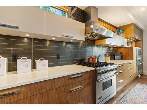 2142 28 Avenue Sw, Calgary, AB - Indoor Photo Showing Kitchen