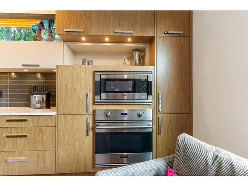 2142 28 Avenue Sw, Calgary, AB - Indoor Photo Showing Kitchen