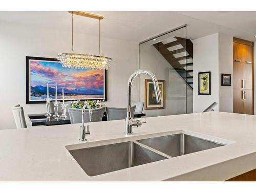 2142 28 Avenue Sw, Calgary, AB - Indoor Photo Showing Kitchen With Double Sink