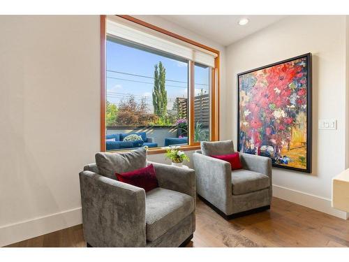 2142 28 Avenue Sw, Calgary, AB - Indoor Photo Showing Living Room