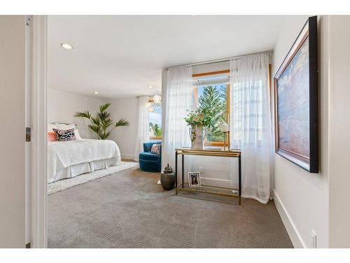 2142 28 Avenue Sw, Calgary, AB - Indoor Photo Showing Bedroom