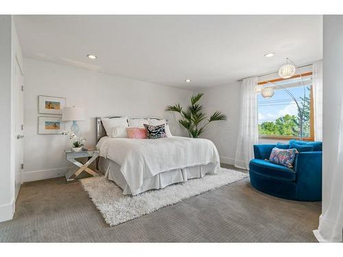 2142 28 Avenue Sw, Calgary, AB - Indoor Photo Showing Bedroom