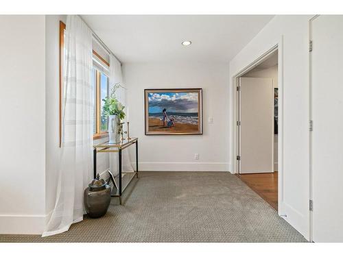 2142 28 Avenue Sw, Calgary, AB - Indoor Photo Showing Other Room