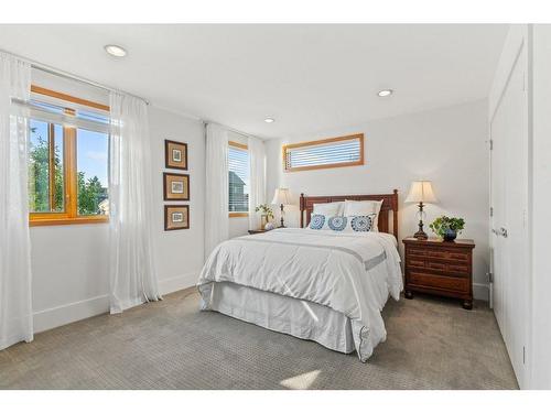 2142 28 Avenue Sw, Calgary, AB - Indoor Photo Showing Bedroom