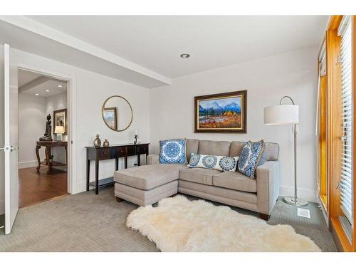 2142 28 Avenue Sw, Calgary, AB - Indoor Photo Showing Living Room