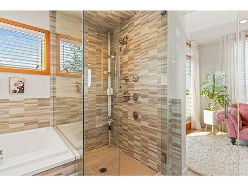 2142 28 Avenue Sw, Calgary, AB - Indoor Photo Showing Bathroom