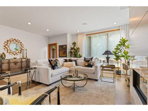 2142 28 Avenue Sw, Calgary, AB - Indoor Photo Showing Living Room With Fireplace