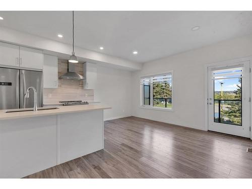 616 Greenbriar Common Nw, Calgary, AB - Indoor Photo Showing Kitchen With Upgraded Kitchen