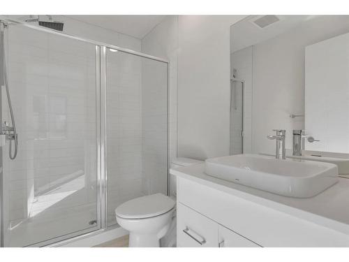 616 Greenbriar Common Nw, Calgary, AB - Indoor Photo Showing Bathroom