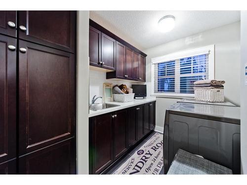 2416 26 Avenue Nw, Calgary, AB - Indoor Photo Showing Kitchen