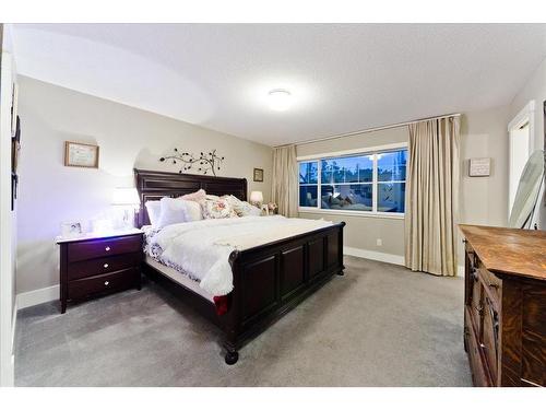 2416 26 Avenue Nw, Calgary, AB - Indoor Photo Showing Bedroom