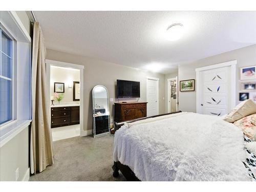 2416 26 Avenue Nw, Calgary, AB - Indoor Photo Showing Bedroom