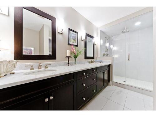 2416 26 Avenue Nw, Calgary, AB - Indoor Photo Showing Bathroom