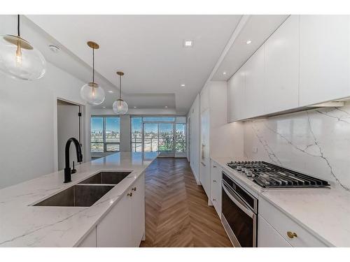 317-8505 Broadcast Avenue Sw, Calgary, AB - Indoor Photo Showing Kitchen With Double Sink With Upgraded Kitchen