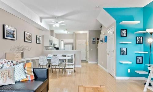 204-622 56 Avenue Sw, Calgary, AB - Indoor Photo Showing Living Room