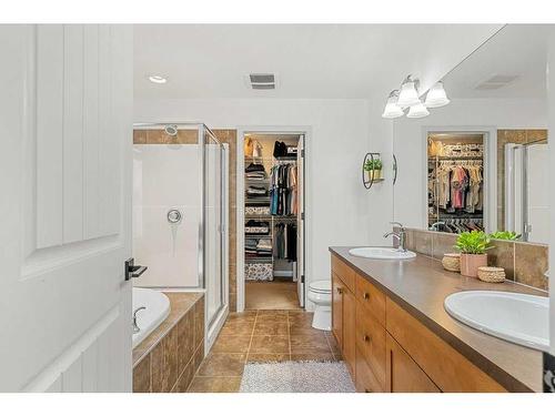 15 Mahogany Point Se, Calgary, AB - Indoor Photo Showing Bathroom