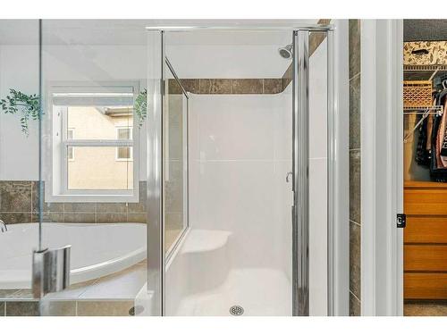 15 Mahogany Point Se, Calgary, AB - Indoor Photo Showing Bathroom