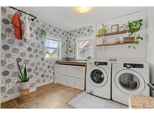 15 Mahogany Point Se, Calgary, AB - Indoor Photo Showing Laundry Room