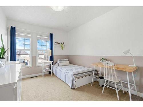 15 Mahogany Point Se, Calgary, AB - Indoor Photo Showing Bedroom