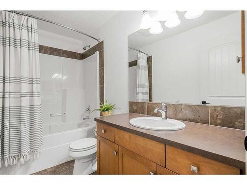 15 Mahogany Point Se, Calgary, AB - Indoor Photo Showing Bathroom