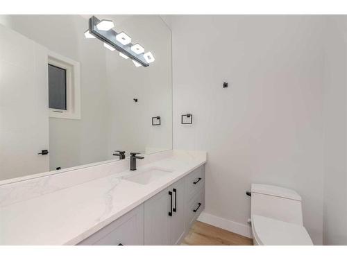 107 Hartford Road Nw, Calgary, AB - Indoor Photo Showing Bathroom