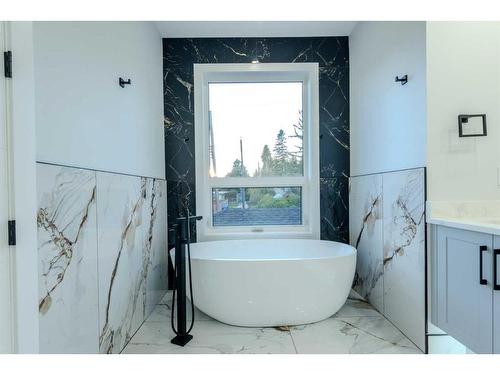 107 Hartford Road Nw, Calgary, AB - Indoor Photo Showing Bathroom