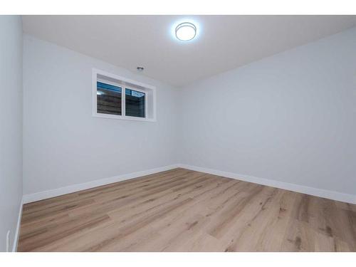 107 Hartford Road Nw, Calgary, AB - Indoor Photo Showing Other Room