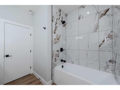 107 Hartford Road Nw, Calgary, AB - Indoor Photo Showing Bathroom