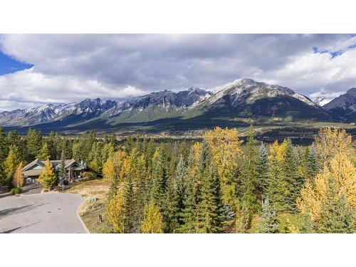 181-10 Walker, Canmore, AB 