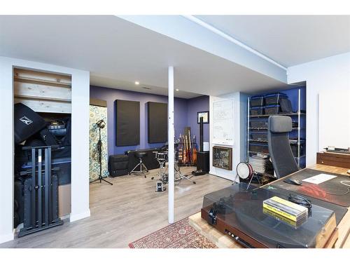 10-4936 Dalton Drive Nw, Calgary, AB - Indoor