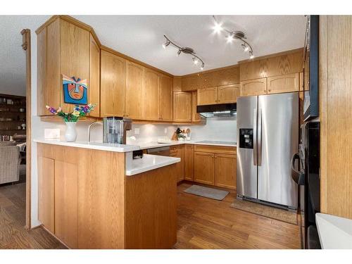 41 Strabane Place Sw, Calgary, AB - Indoor Photo Showing Kitchen