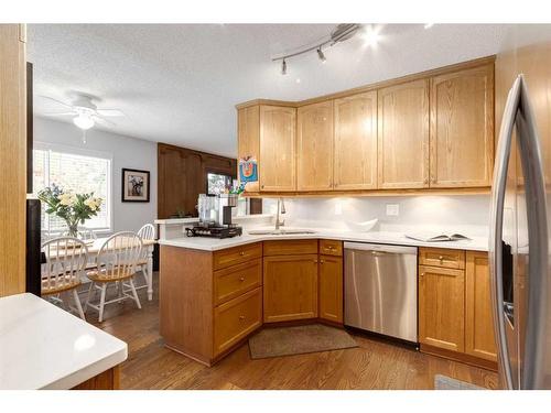 41 Strabane Place Sw, Calgary, AB - Indoor Photo Showing Kitchen