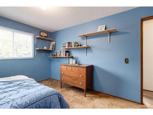 41 Strabane Place Sw, Calgary, AB - Indoor Photo Showing Bedroom