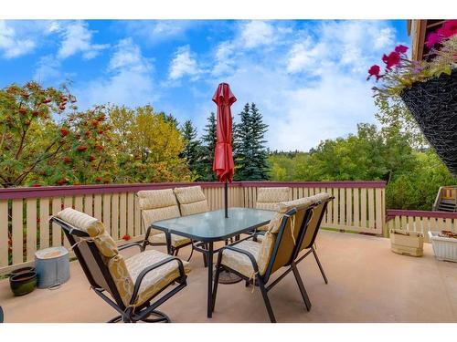 41 Strabane Place Sw, Calgary, AB - Outdoor