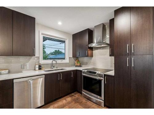 10823 Mapleshire Crescent Se, Calgary, AB - Indoor Photo Showing Kitchen