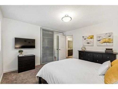 10823 Mapleshire Crescent Se, Calgary, AB - Indoor Photo Showing Bedroom