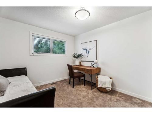 10823 Mapleshire Crescent Se, Calgary, AB - Indoor Photo Showing Bedroom