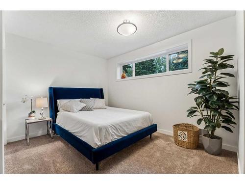 10823 Mapleshire Crescent Se, Calgary, AB - Indoor Photo Showing Bedroom