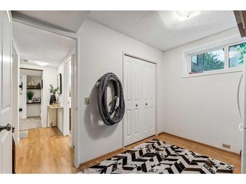 10823 Mapleshire Crescent Se, Calgary, AB - Indoor Photo Showing Laundry Room